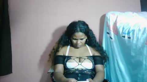 luniah online show from May 11, 4:04 pm