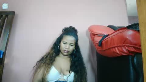 luniah online show from May 14, 4:08 am