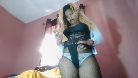 luniah online show from May 22, 7:04 am