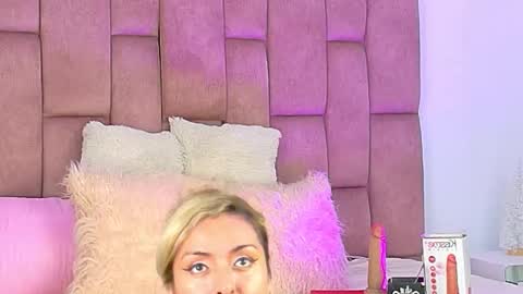 lunitadiva online show from November 28, 2:42 pm