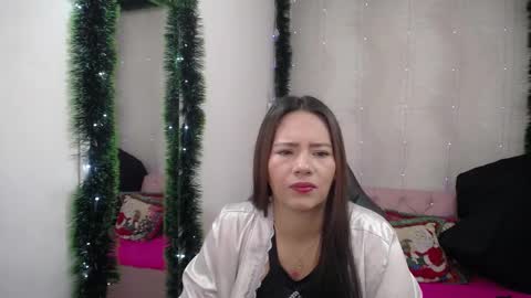 Snapshot of lunnadoll chatting on December 27, 3:20 am Katty what ever do you want on my pv is for extra tokens minimi 250 tks ty u for understand online show from December 27, 3:20 am