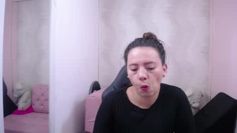 Snapshot of lunnadoll chatting on January 29, 3:01 am Katty what ever do you want on my pv is for extra tokens minimi 250 tks ty u for understand online show from January 29, 3:01 am