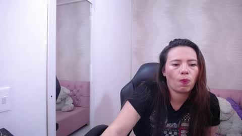 Snapshot of lunnadoll chatting on March 11, 2:54 am Katty what ever do you want on my pv is for extra tokens minimi 250 tks ty u for understand online show from March 11, 2:54 am