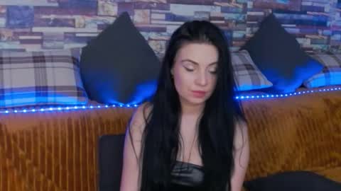 LunnaGray online show from December 16, 5:23 am