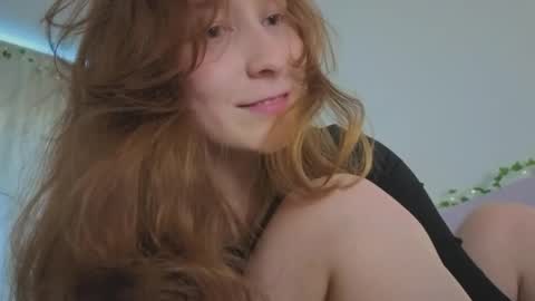 Snapshot of lunoria chatting on June 3, 4:48 am lunoria online show from June 3, 4:48 am