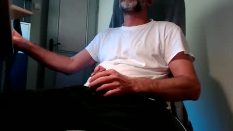 Snapshot of lure4beef chatting on October 18, 8:26 am lure4beef online show from October 18, 8:26 am