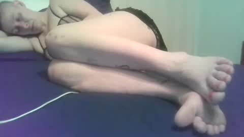 Snapshot of lushuslucy chatting on February 24, 5:54 am Kikithebaee online show from February 24, 5:54 am