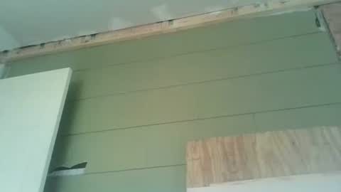 Snapshot of lushuslucy chatting on February 24, 10:36 pm Kikithebaee online show from February 24, 10:36 pm