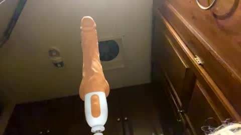 Snapshot of lushuslucy chatting on February 28, 8:20 am Kikithebaee online show from February 28, 8:20 am