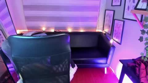 Luci   online show from May 11, 12:22 pm