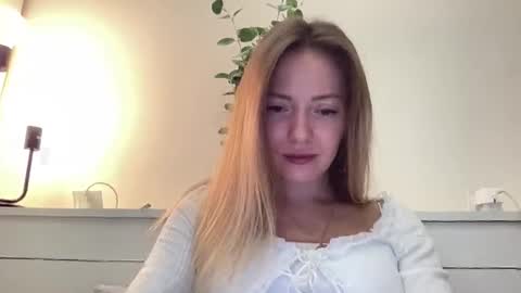 lusiluv online show from September 29, 7:40 pm