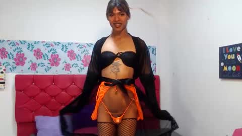 Snapshot of lussianadesire chatting on May 24, 3:28 pm lussiana online show from May 24, 3:28 pm