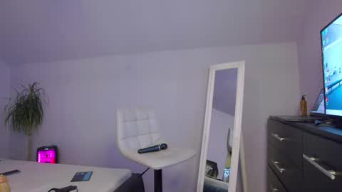 Deea And Chris online show from October 28, 1:36 pm