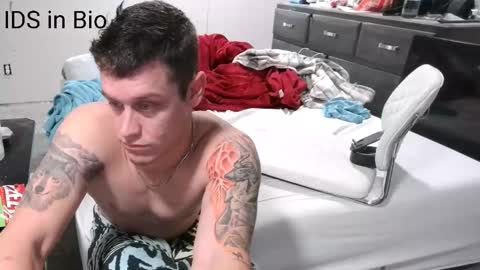 Snapshot of lustlivenow chatting on September 10, 11:27 pm GUY --- GIRL online show from September 10, 11:27 pm