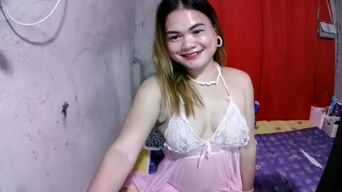 Snapshot of lusty_babe25 chatting on July 6, 3:58 pm Flora Mae online show from July 6, 3:58 pm