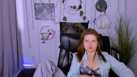 lusy_puff online show from December 14, 4:09 pm