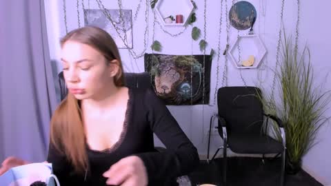 lusy_puff online show from December 15, 9:35 am