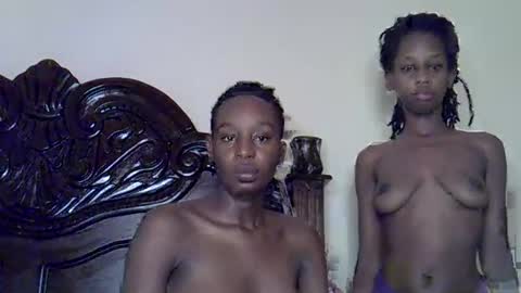 lutino_lovebirds online show from March 21, 4:28 am