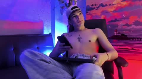 Snapshot of luuck_6 chatting on February 15, 7:51 am luuck online show from February 15, 7:51 am