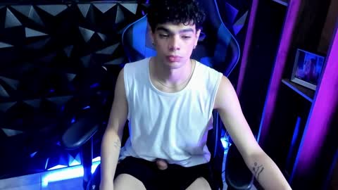 Snapshot of luuck_6 chatting on February 16, 7:43 pm luuck online show from February 16, 7:43 pm