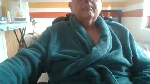 Snapshot of luvbigtits271 chatting on January 14, 12:00 pm luvbigtits271 online show from January 14, 12:00 pm