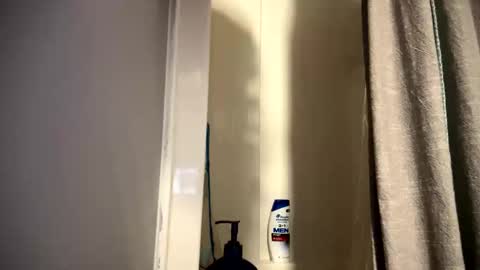 Snapshot of luveatinpussy8 chatting on February 13, 9:38 am luveatinpussy8 online show from February 13, 9:38 am