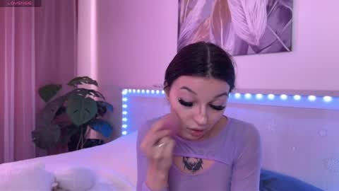 Snapshot of luvlyveronica chatting on May 24, 10:31 am Veronica online show from May 24, 10:31 am