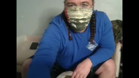 Snapshot of luvmesluts chatting on September 18, 6:26 am luvmesluts online show from September 18, 6:26 am