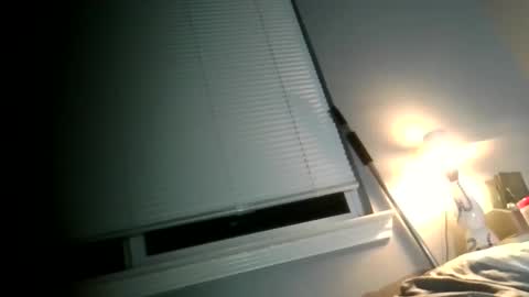 Snapshot of luvmesluts chatting on November 18, 10:20 am luvmesluts online show from November 18, 10:20 am