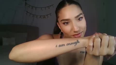 Liv 3 online show from November 15, 12:30 am