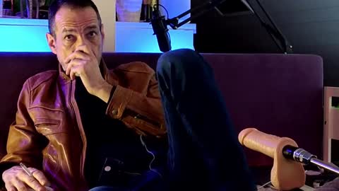 Snapshot of lux_dei chatting on December 21, 9:25 pm Im a   -  CAMGUY YOU  LIKE to FUCK online show from December 21, 9:25 pm