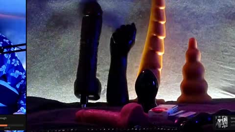 Snapshot of lux_dei chatting on January 19, 12:49 am Im a   -  CAMGUY YOU  LIKE to FUCK online show from January 19, 12:49 am