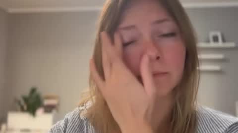 Millie online show from July 30, 8:52 pm