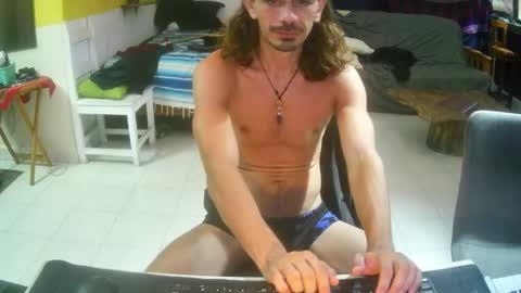 Snapshot of lux_uri chatting on September 30, 2:27 am James online show from September 30, 2:27 am