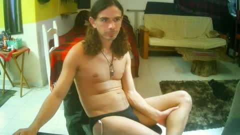 Snapshot of lux_uri chatting on November 8, 11:25 pm James online show from November 8, 11:25 pm