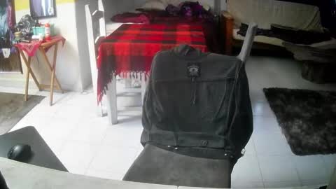 Snapshot of lux_uri chatting on November 13, 10:52 pm James online show from November 13, 10:52 pm