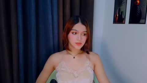 Snapshot of lux_white chatting on June 21, 12:41 pm queen lux online show from June 21, 12:41 pm