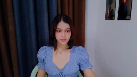 Snapshot of lux_white chatting on July 8, 10:31 am queen lux online show from July 8, 10:31 am