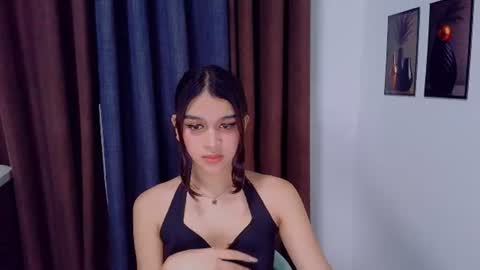 Snapshot of lux_white chatting on August 5, 8:28 am queen lux online show from August 5, 8:28 am