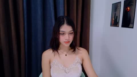 Snapshot of lux_white chatting on August 6, 11:01 am queen lux online show from August 6, 11:01 am