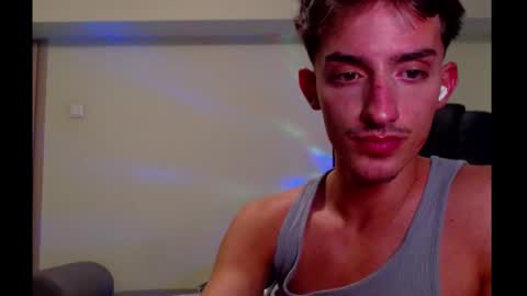 Snapshot of luxangel_xxx chatting on November 9, 10:19 pm luxangel_xxx online show from November 9, 10:19 pm