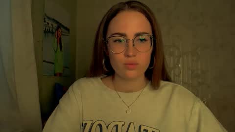 Snapshot of luxie_queen chatting on April 18, 5:17 pm Katie online show from April 18, 5:17 pm