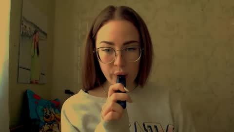 Snapshot of luxie_queen chatting on April 21, 6:52 am Katie online show from April 21, 6:52 am