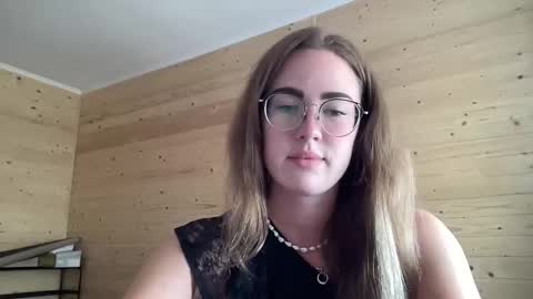 Snapshot of luxie_queen chatting on June 10, 10:58 am Katie online show from June 10, 10:58 am
