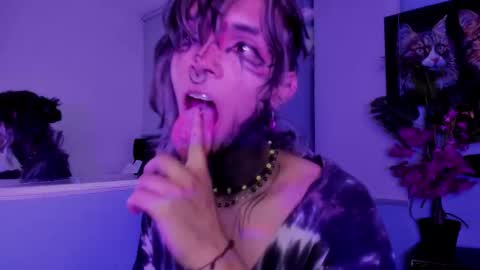 Snapshot of luxiel_ chatting on November 12, 10:41 pm Luxiel 3 online show from November 12, 10:41 pm