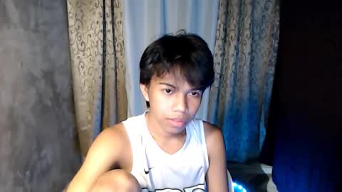 Snapshot of luxirfy_xx chatting on February 4, 12:33 pm luxirfy online show from February 4, 12:33 pm