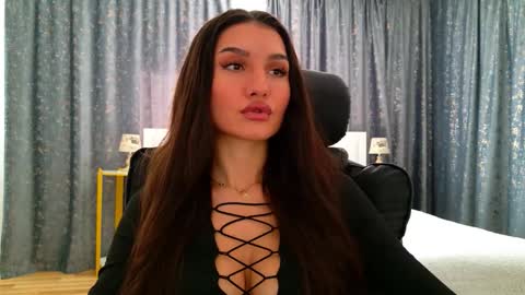 Snapshot of luxqueenstudio chatting on March 9, 10:19 am KarolinaAlpha online show from March 9, 10:19 am