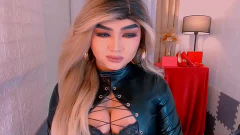 Snapshot of luxsasha chatting on September 21, 12:34 am Sasha Blaire online show from September 21, 12:34 am