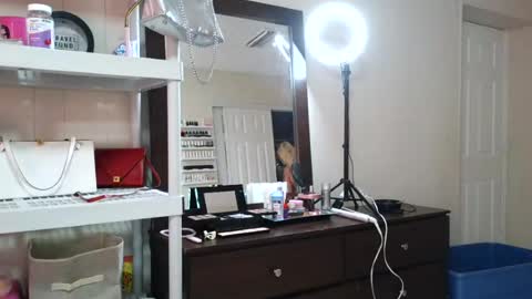Snapshot of luxuriousbunny chatting on August 8, 2:41 pm luxuriousbunny online show from August 8, 2:41 pm