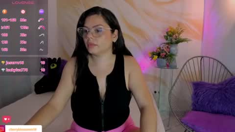 Snapshot of luxury_01 chatting on July 2, 3:23 am Cherry online show from July 2, 3:23 am